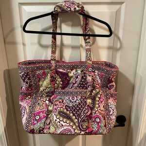 🪼Host Pick🪼 Vera Bradley RETIRED Very Berry Paisley Travel Bag
